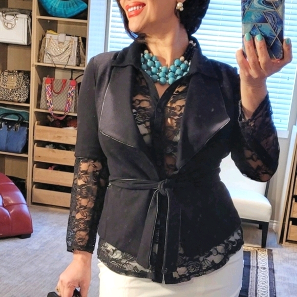 Sexy lil BCBG peplum style black blazer - Picture 9 of 16